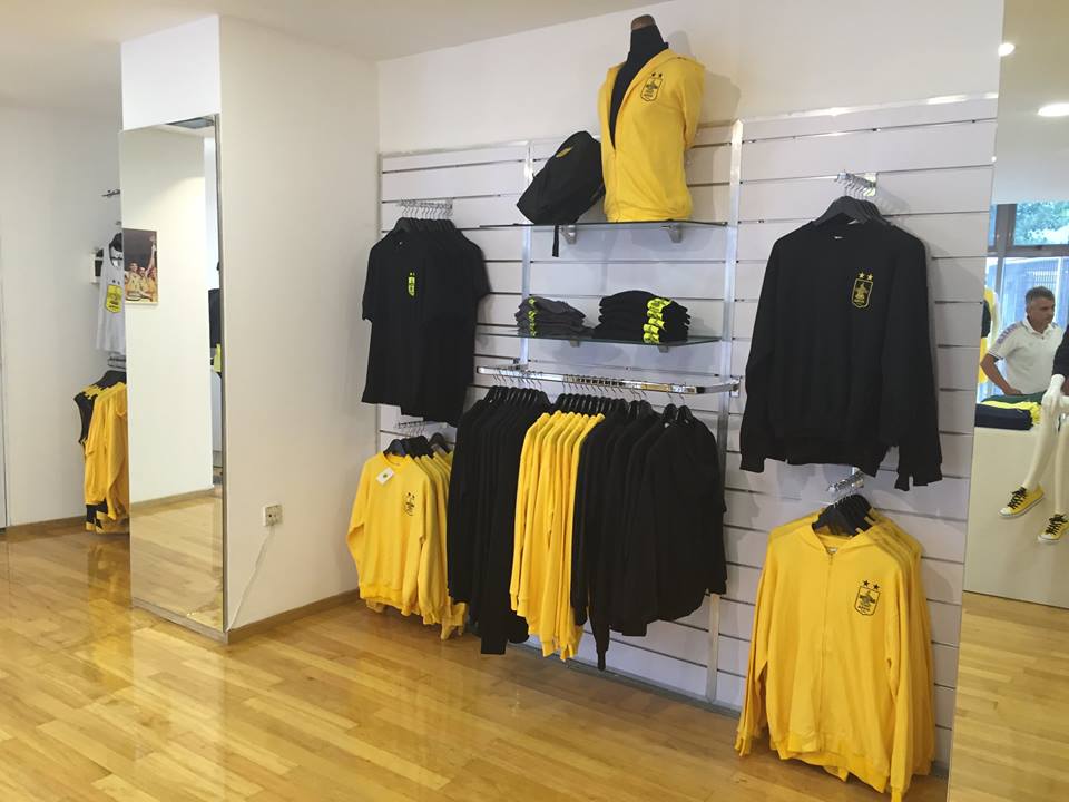 aris_legend_store3