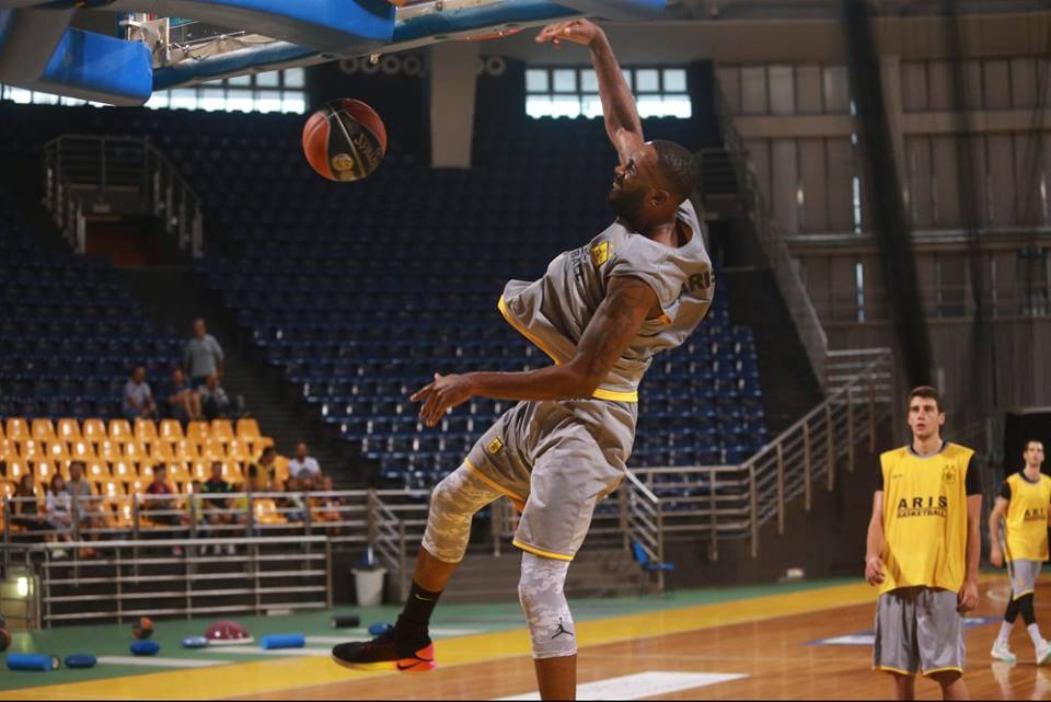 aris_open_practice_buckner_dunk